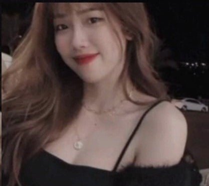 ชายผิวดำข่มขืนเพื่อนบ้านทั้งสองที่สระว่ายน้ำ