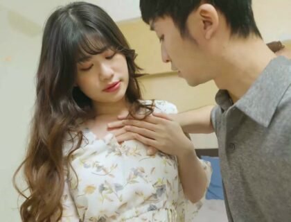 นักเรียนที่อ่อนแอได้รับการสอนจากครูโดยบทเรียนของผู้ใหญ่