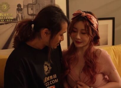 ลูกพี่ลูกน้องสัมผัสหลังจากความหลงใหลในการเขียนสื่อลามก