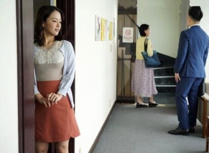 สาวเพื่อนบ้านที่ร้อนแรงมักจะแนะนำความรักกับฉัน