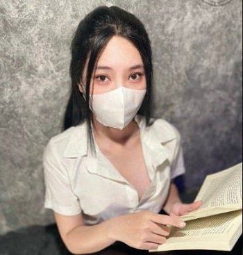สาวสวยอาบน้ำสตรีมเพื่อให้แฟนเห็น