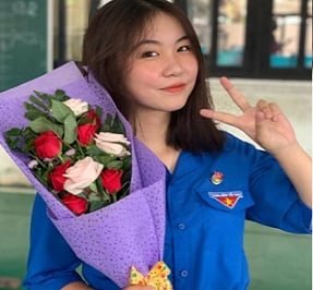 นักเรียน Lam Vinh Tuc แสดงร่างกายทางออนไลน์