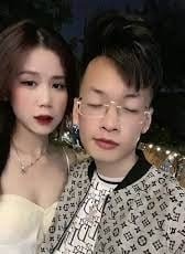แม่เลี้ยงของแม่และลูกสาวที่มีเขาสำหรับเด็กผู้ชายแปลก ๆ